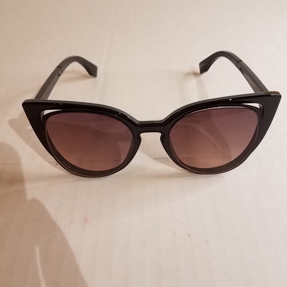 Accessories - Floating cat eye sunglasses sy12